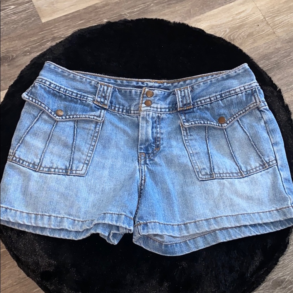 American Eagle Outfitters Light Wash Denim Cargo Pocket Shorts